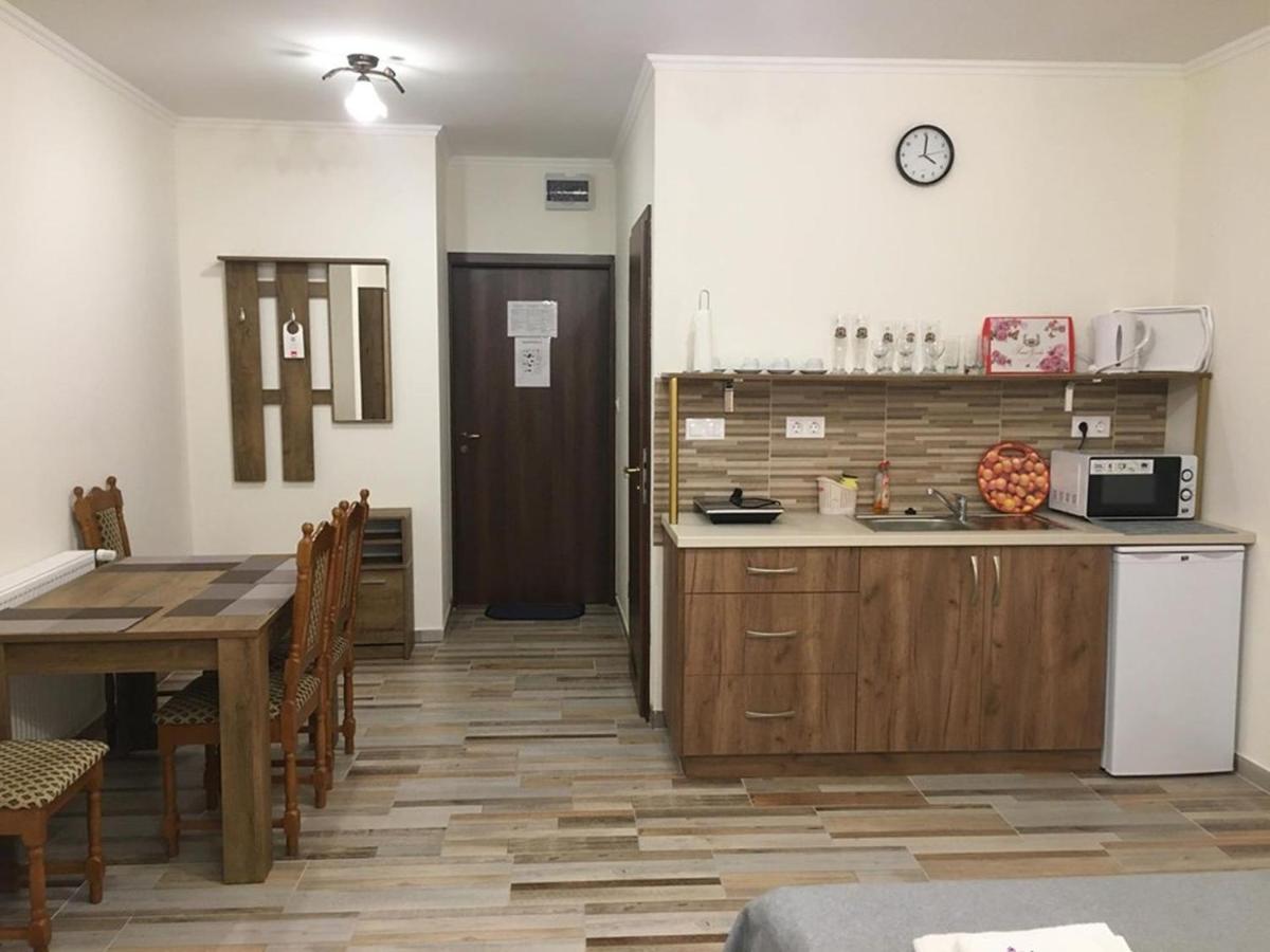 Aranykorona Apartmanhaz Mişcolţ Exterior foto