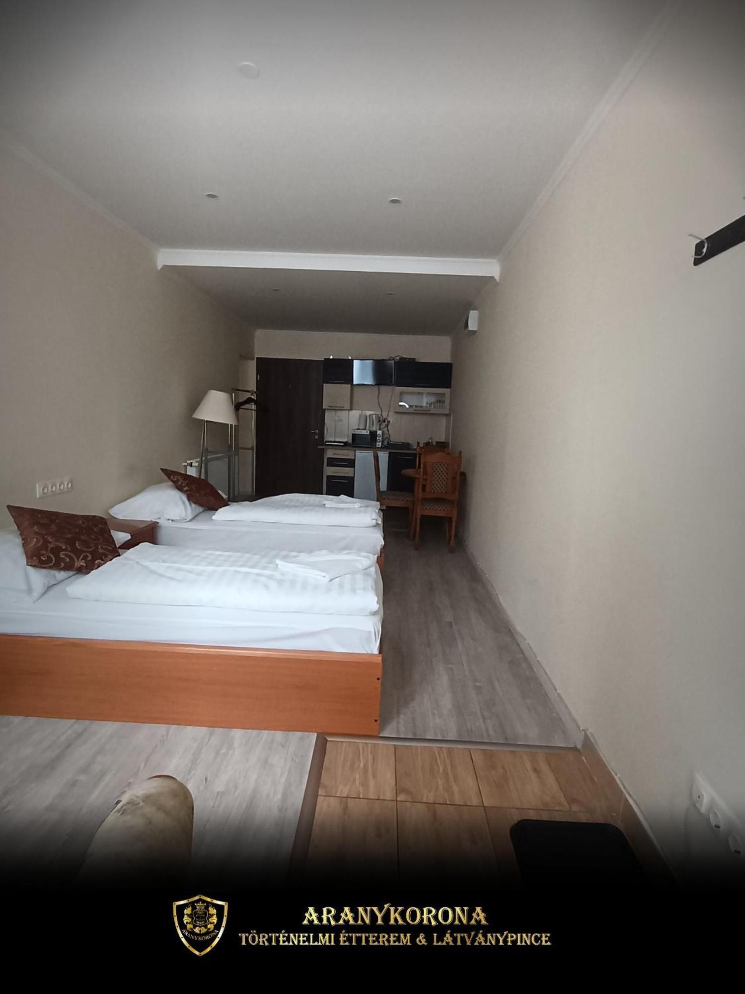 Aranykorona Apartmanhaz Mişcolţ Exterior foto